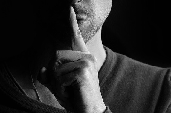 De la „ambulanța neagră” la dacii nemuritori – teoriile conspirației din România